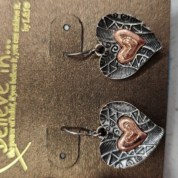 Kohl's Jewelry - NWT Hammered Heart Earrings